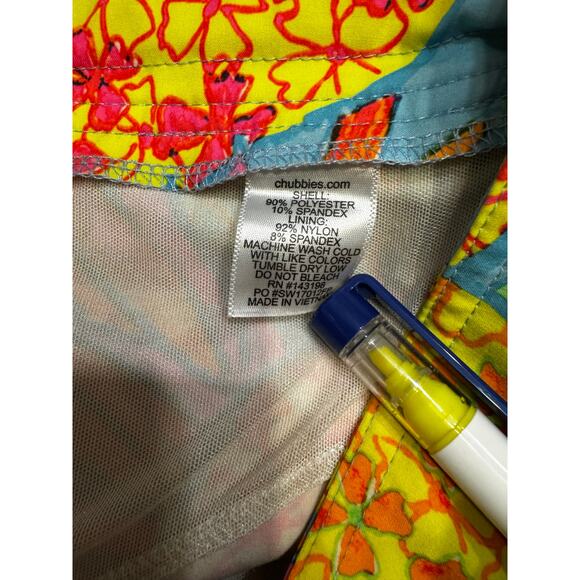 Chubbies Women’s Pineapple Print Swim Shorts Surf Boardshorts Estimated Size Med - Picture 6 of 6